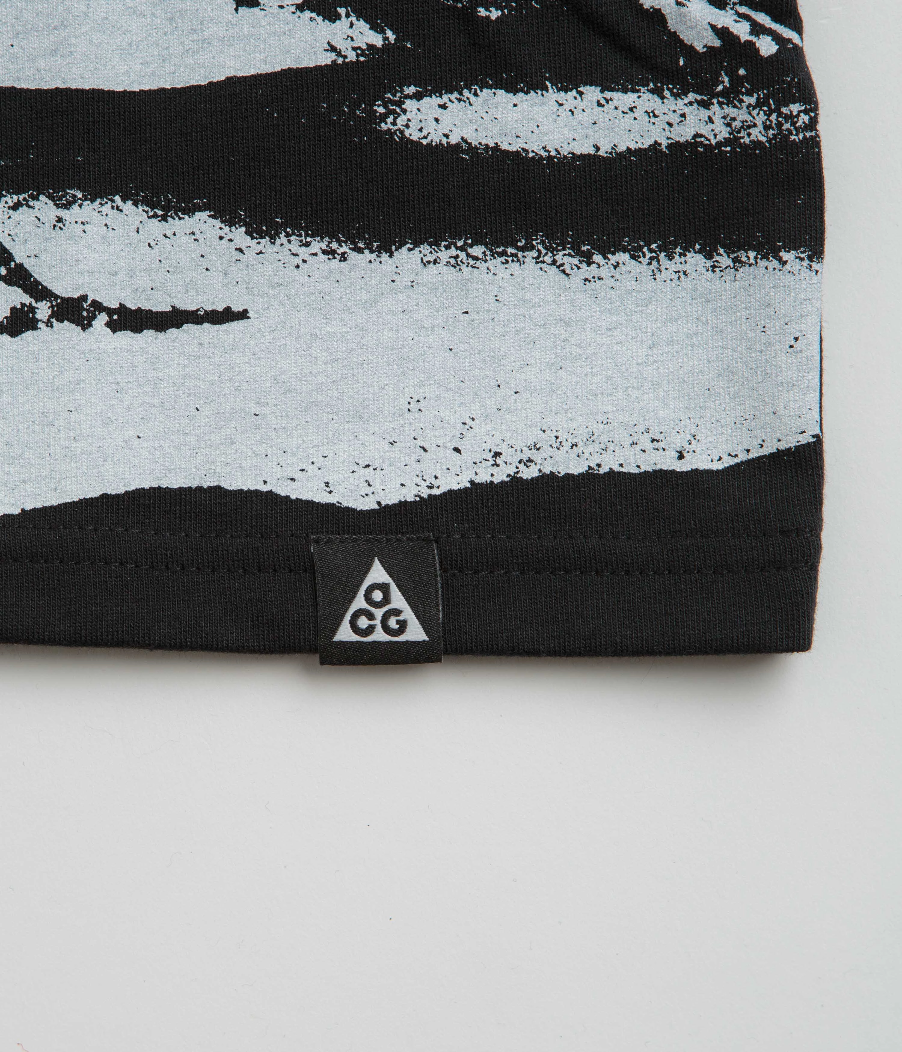 Nike ACG Northern Lights T-Shirt - Black Soft touch finish