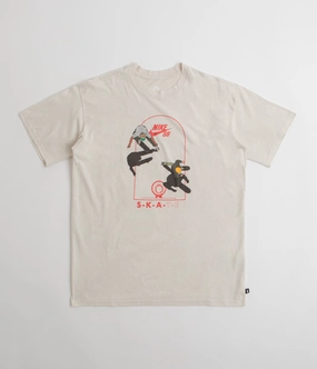 dry cleanable regular but not boring Nike SB Court T-Shirt - Light Bone