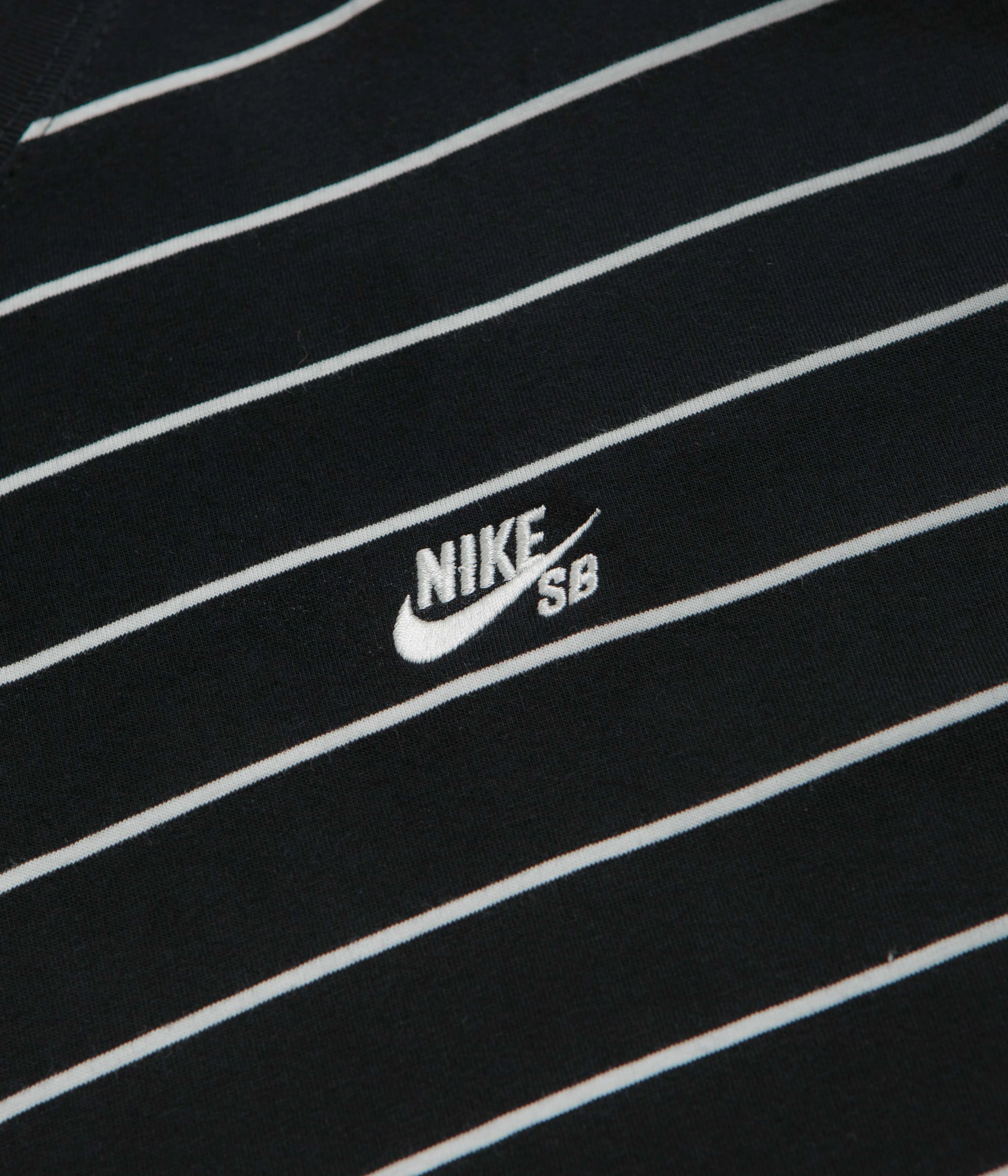 Breathable knit OversizedSilhouette Nike SB Stripe T-Shirt - Black