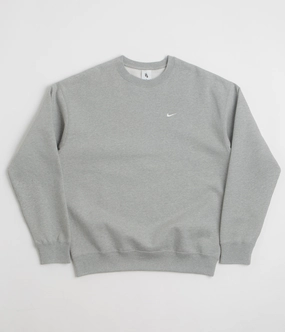 Soft Wear Layer Essential Nike Solo Swoosh Crewneck Sweatshirt - Dark Grey Heather / White