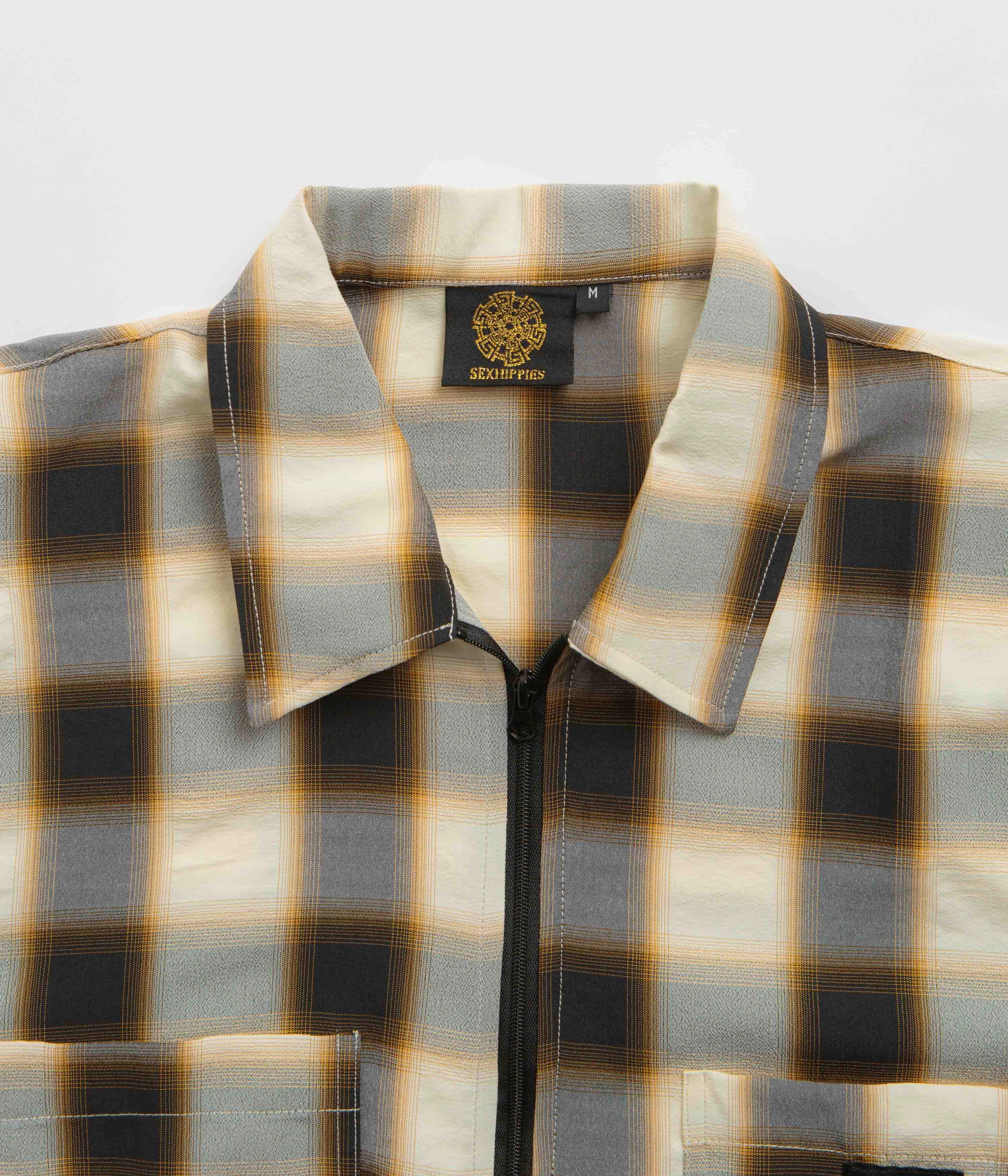 Sexhippies Half Zipper Short Sleeve Shirt - Off White / Black Moisture wicking Structured Shoulder Support