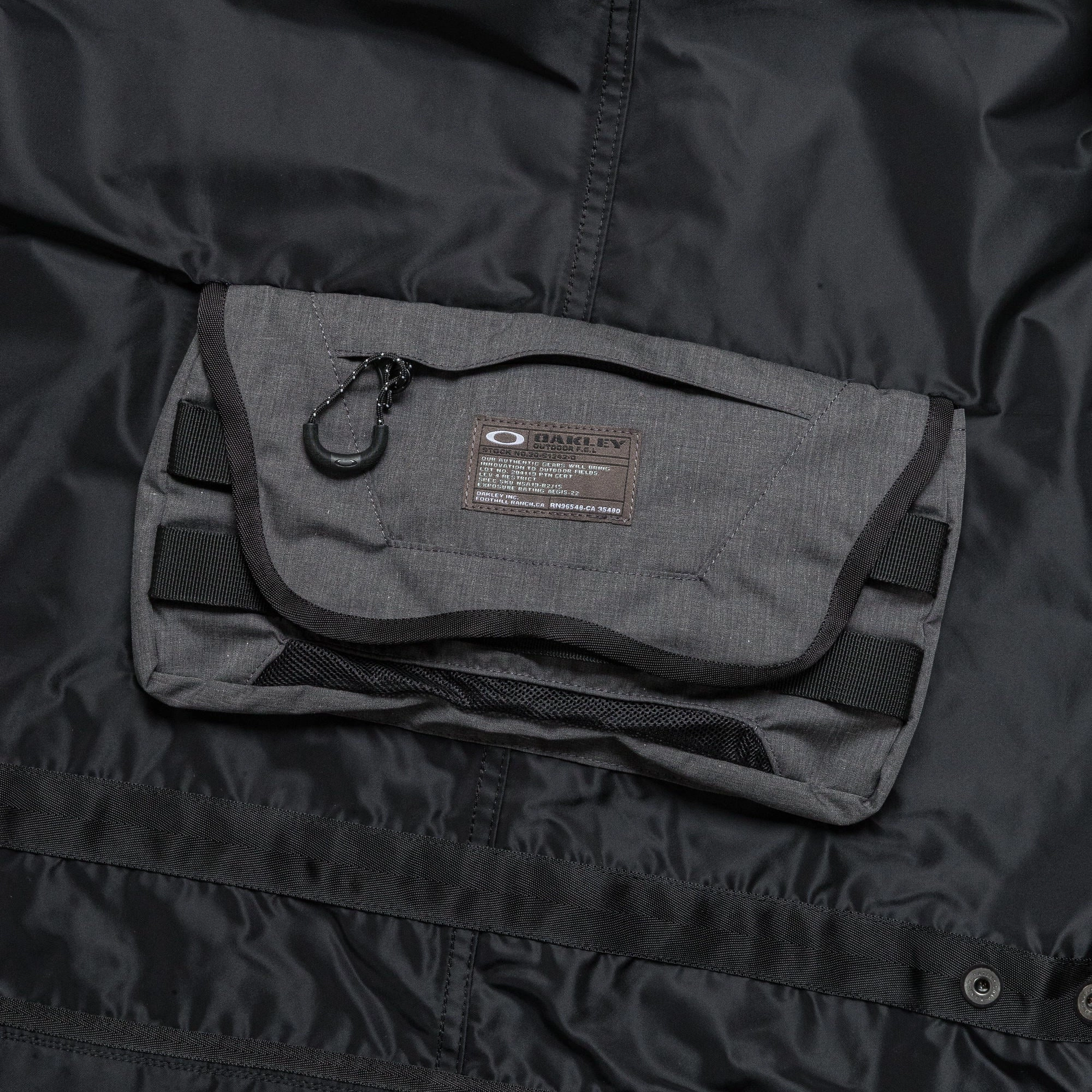 Anti Glare Trim Polyester Twill Laminated Jacket x OAKLEY - Black/Black