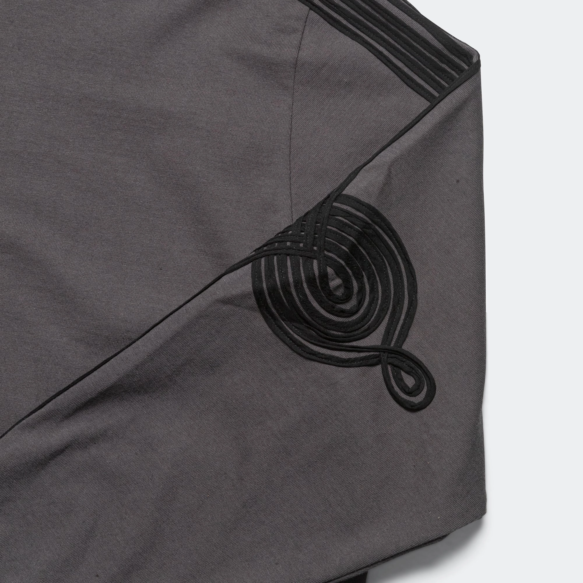 Travel Fit Applique Oversized Crew Neck - Washed Black Soft Roots Jersey