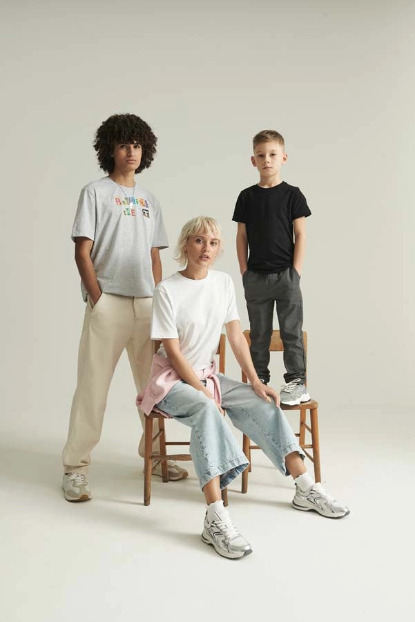 Easy Wear Style The AWDis 150 Kids T | DEEP BLACK