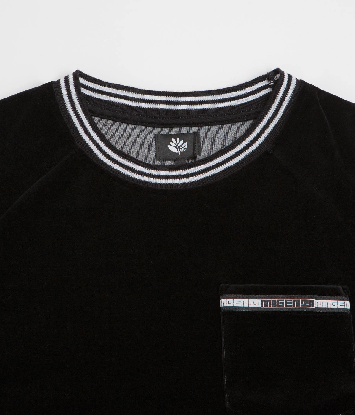 SeamlessConstruction Stylish and Comfortable Magenta Velours Pocket T-Shirt - Black