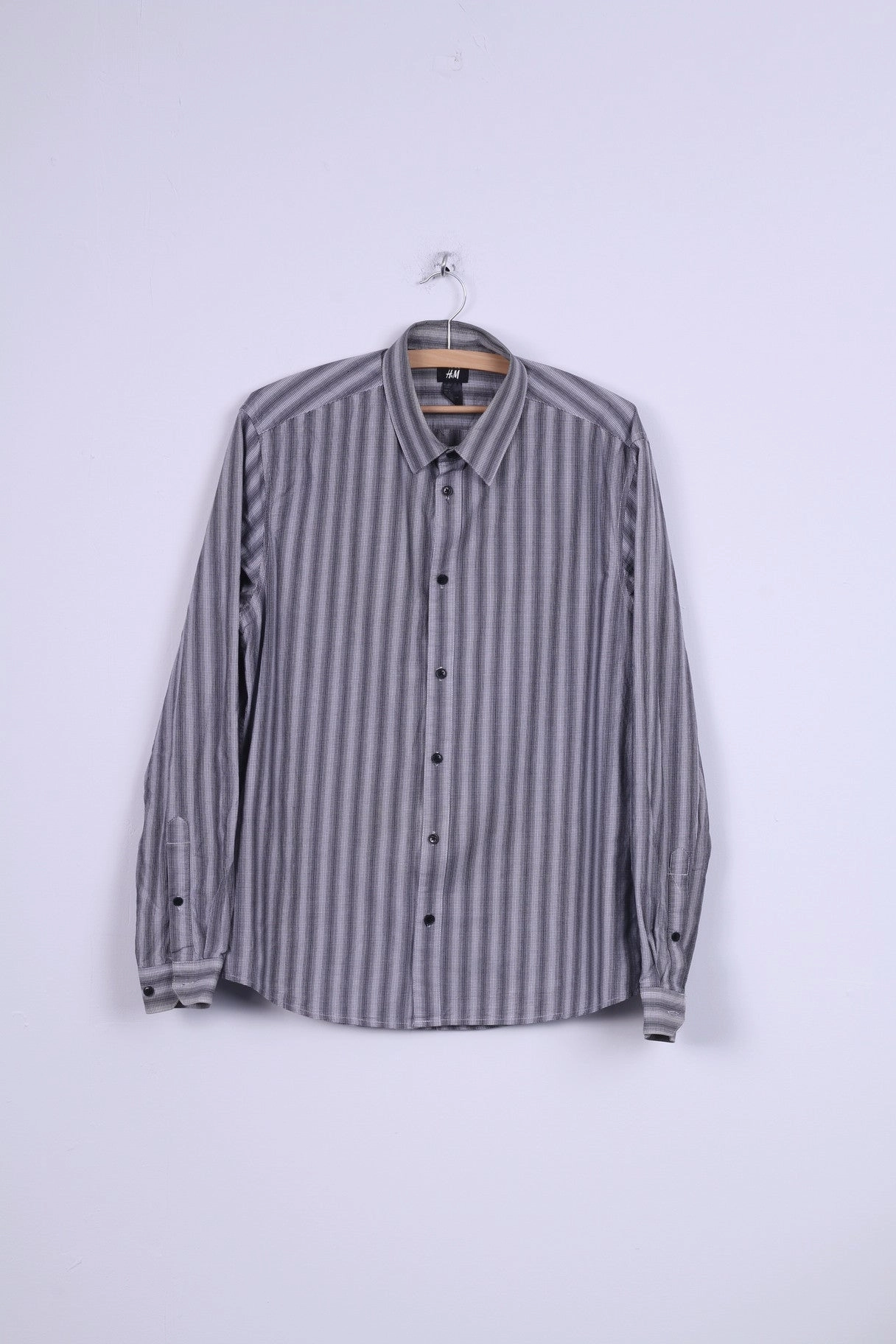 H&M Mens L (M) Casual Shirt Black White Striped Cotton Long Sleeve Trendy designs Anti Cling Fabric