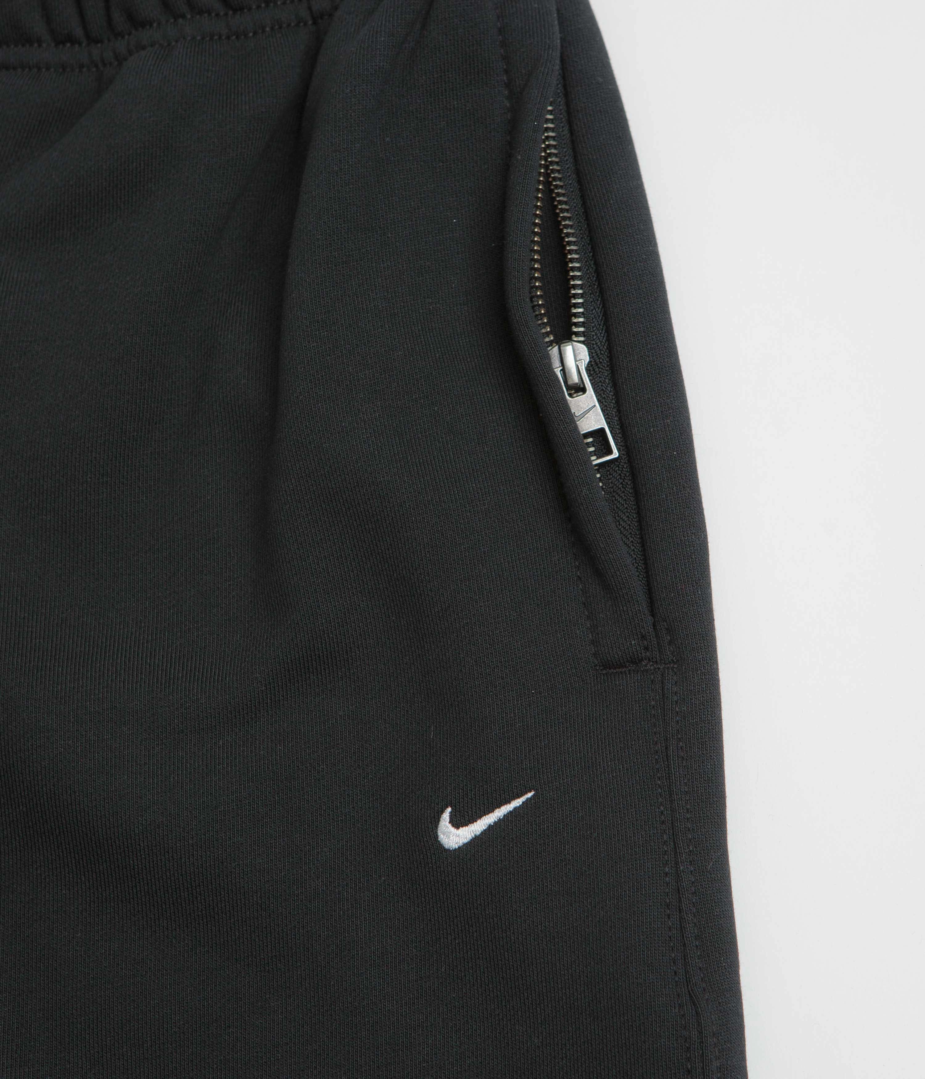 Flared bottom Nike Solo Swoosh Cuffed Sweatpants - Black / Black / White