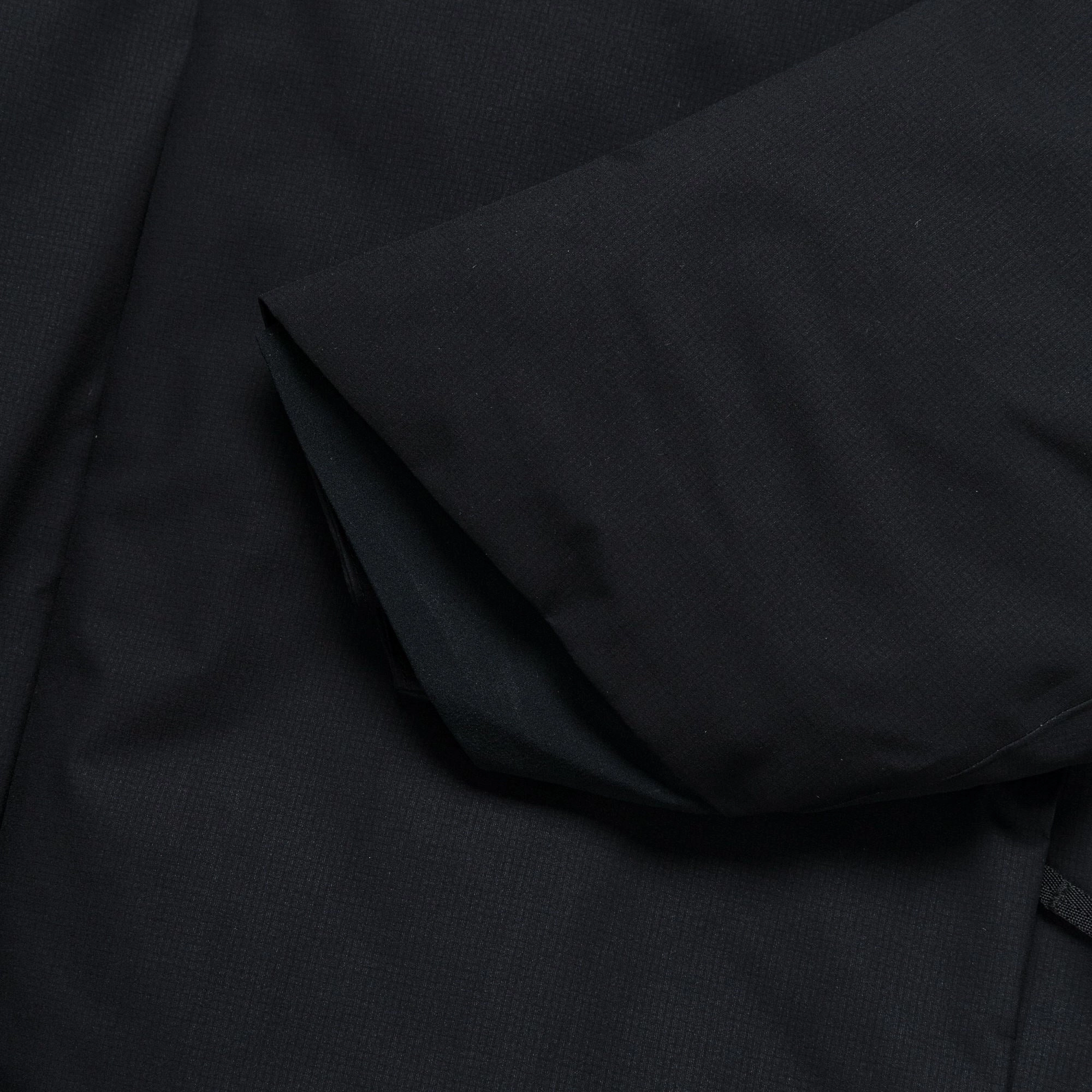 Altus Down Jacket - Black Convertible Silhouette Light Weight