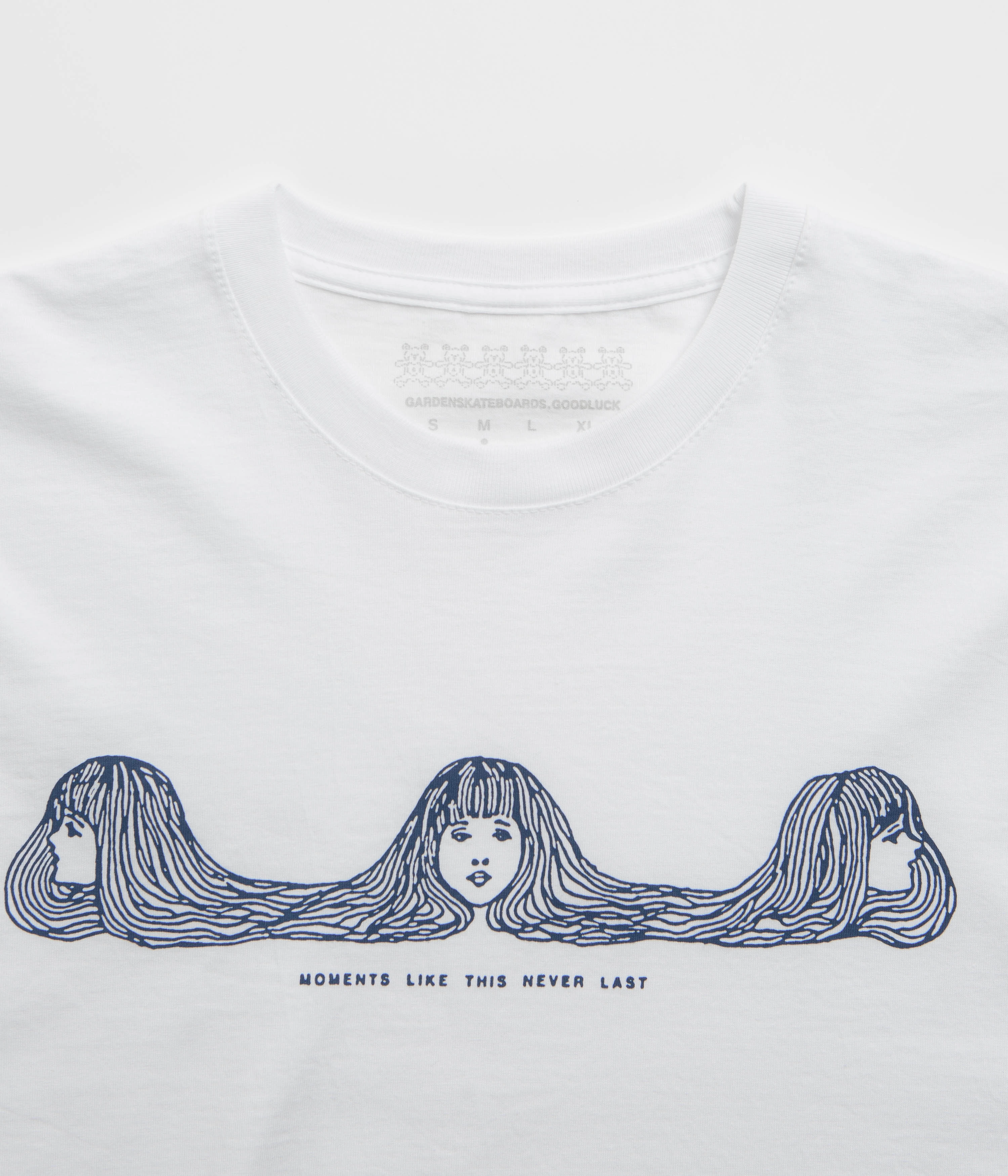 Pocket Detailing Daily Trend Look Garden Moments T-Shirt - White