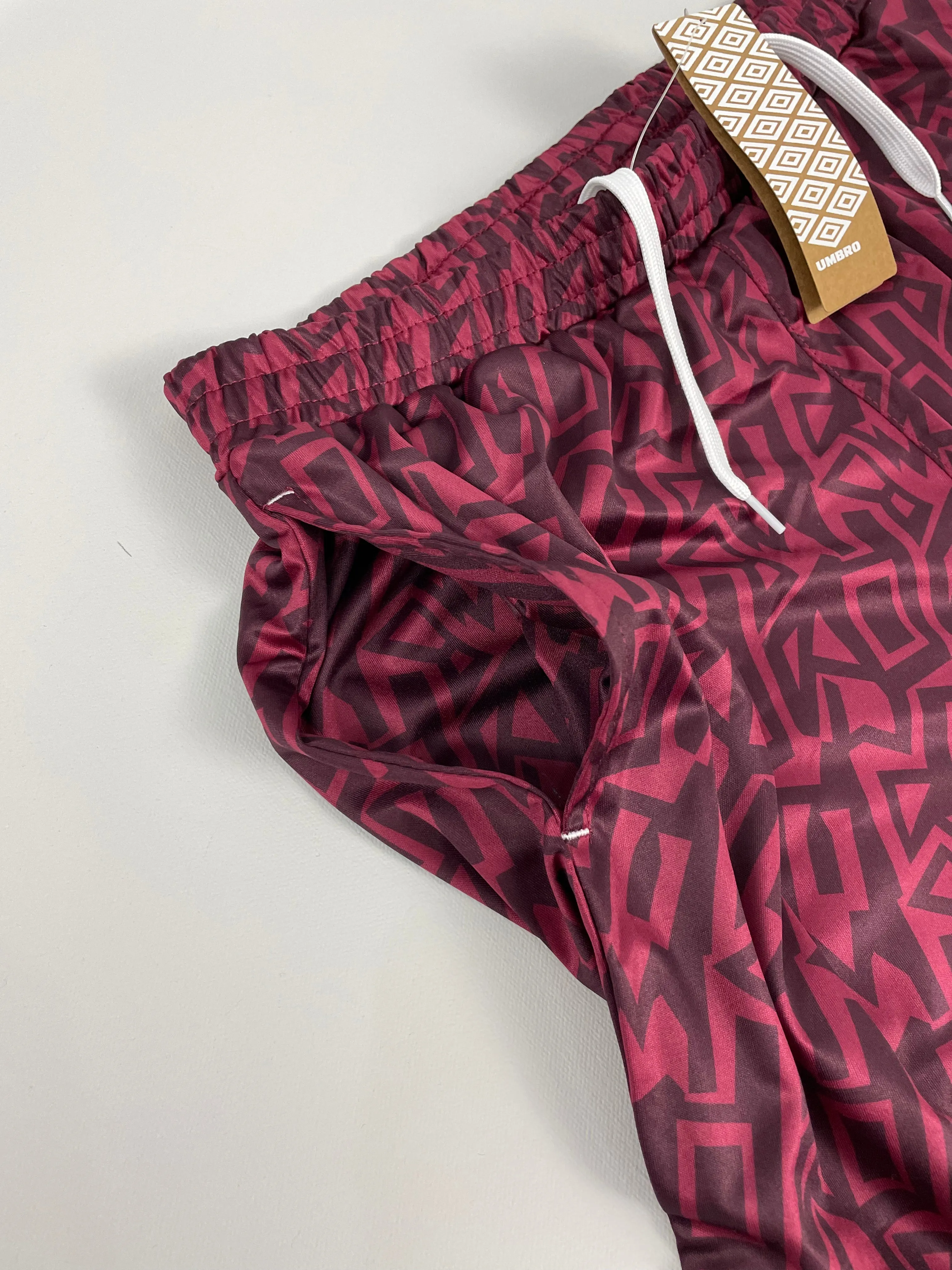 UMBRO *BNWT* CLARET GRAFFITI SHORTS (MULTIPLE SIZES) WITH POCKETS winter shorts Sleepwear