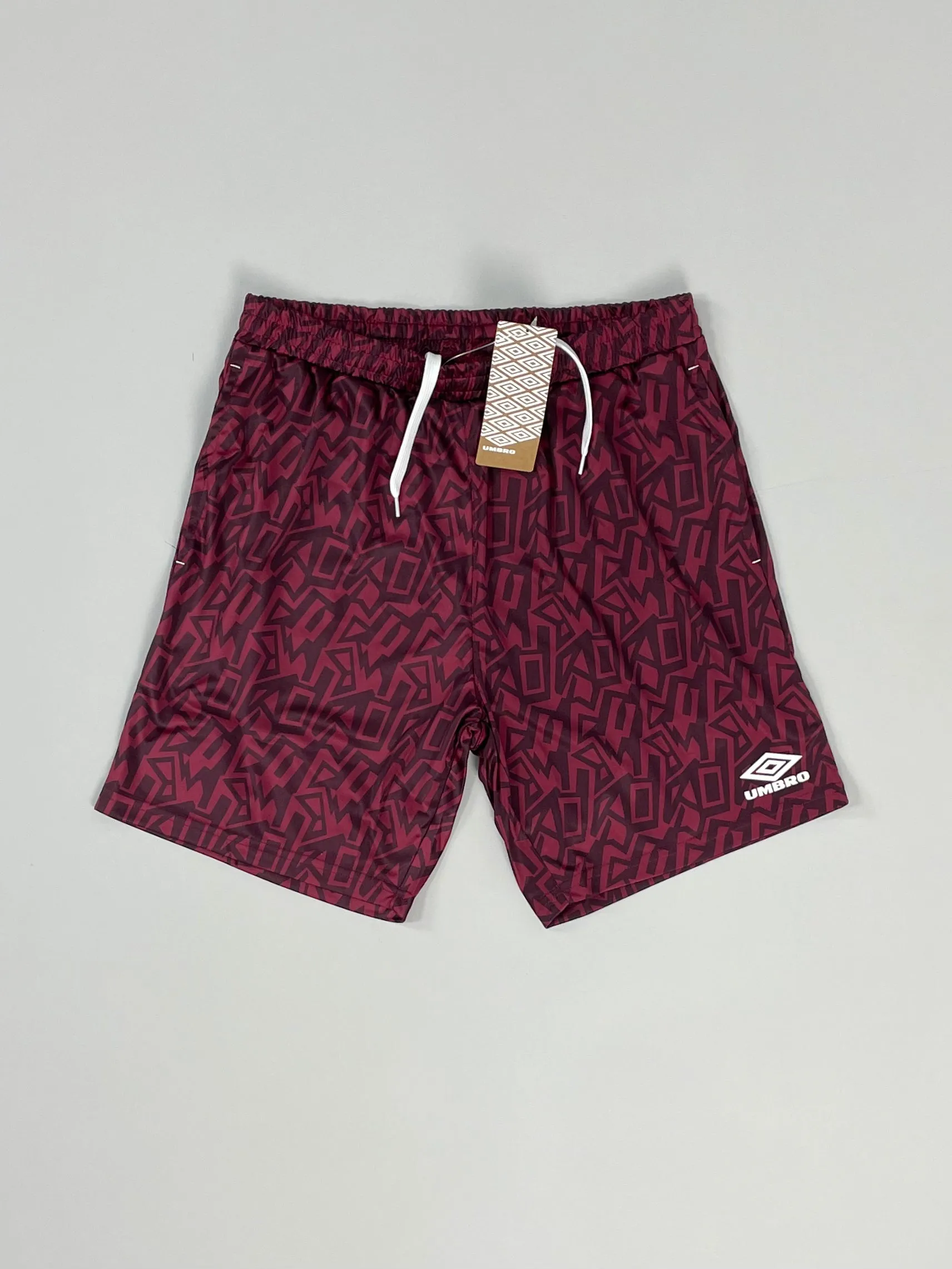Odor Resistant Finish Travel Essential UMBRO *BNWT* CLARET GRAFFITI SHORTS (MULTIPLE SIZES) WITH POCKETS