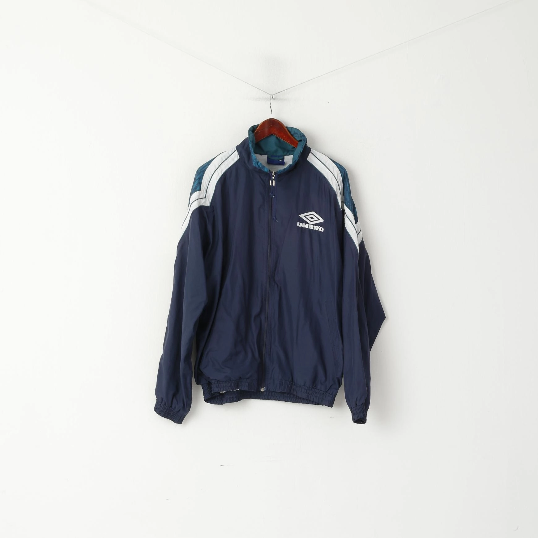 Umbro Men L Jacket Navy Activewear Vintage 90s Retro Zip Up Training Sportswear Top Trail Fit HiddenStorage