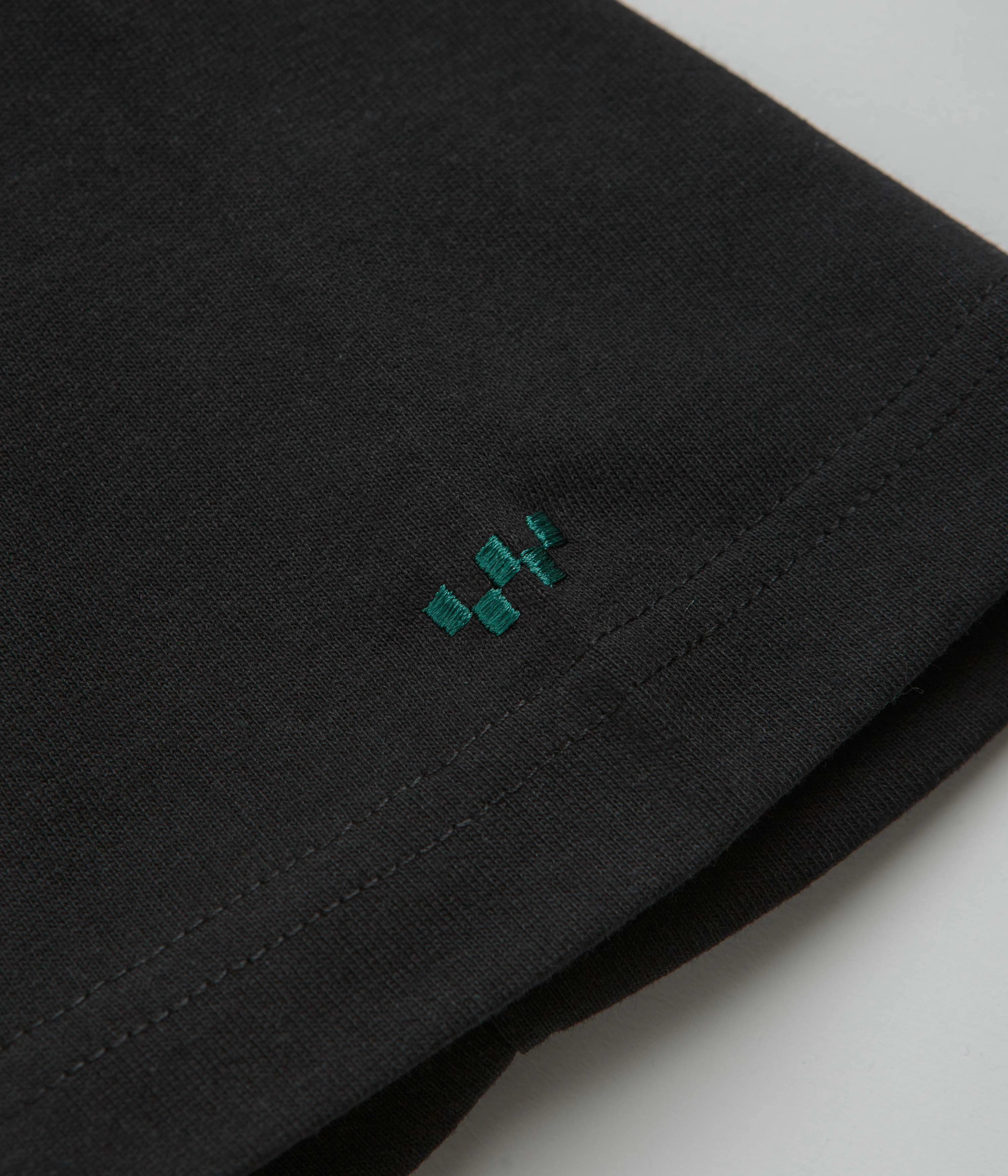 Vans Skate V Thorn T-Shirt - Black Day-to-Night Look