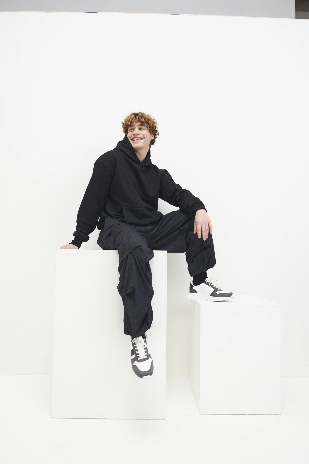 Heavyweight Signature Hoodie | DEEP BLACK petite clothing