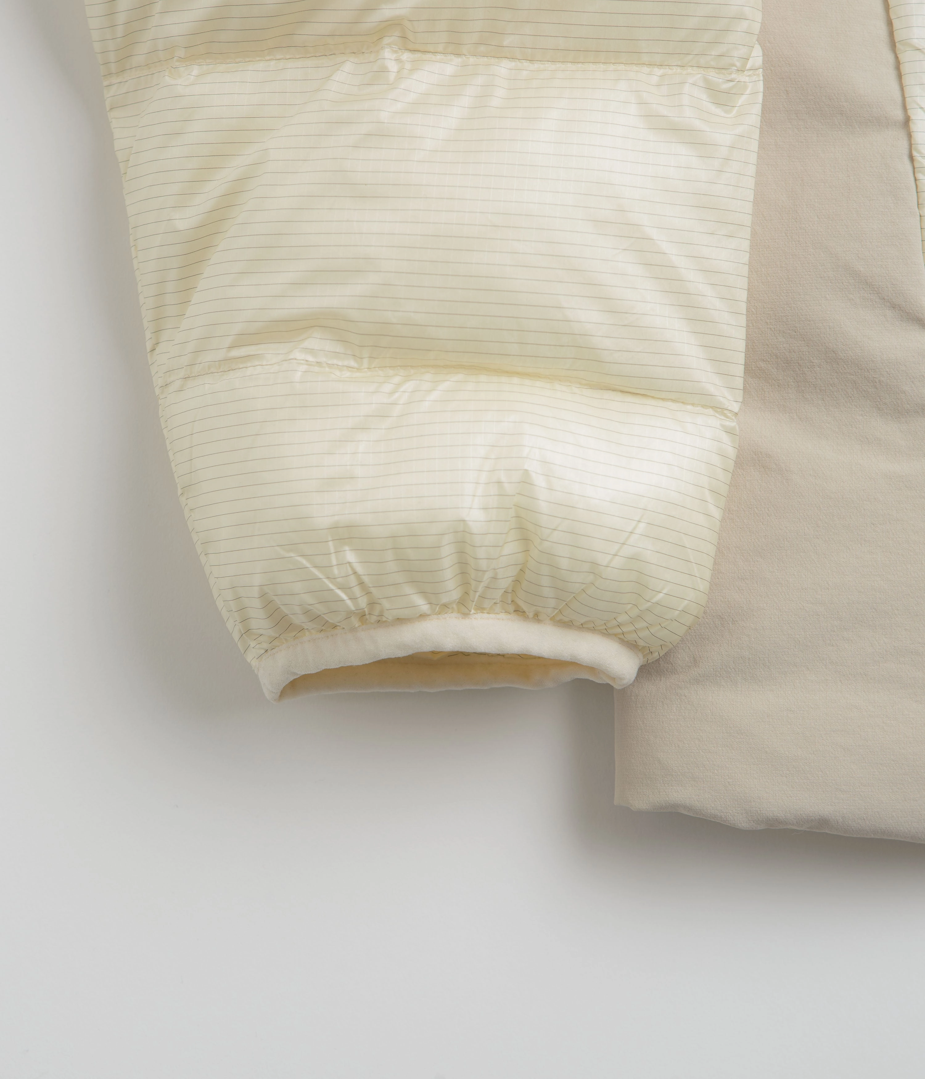 suitable for cosplay Climb Purple Mountain Observatory Waves Light Puffer Jacket - Ecru